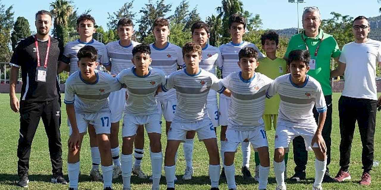 Kemer Belediye Spor evinde galip geldi