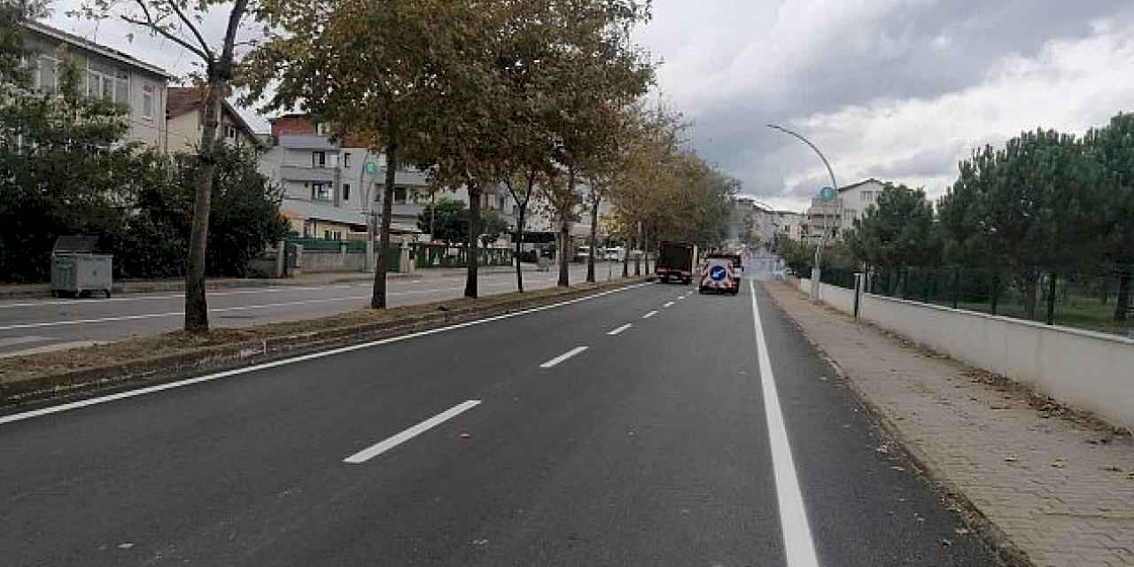 Derince Ertuğrul Gazi Caddesi'nde yol çizgileri çizildi