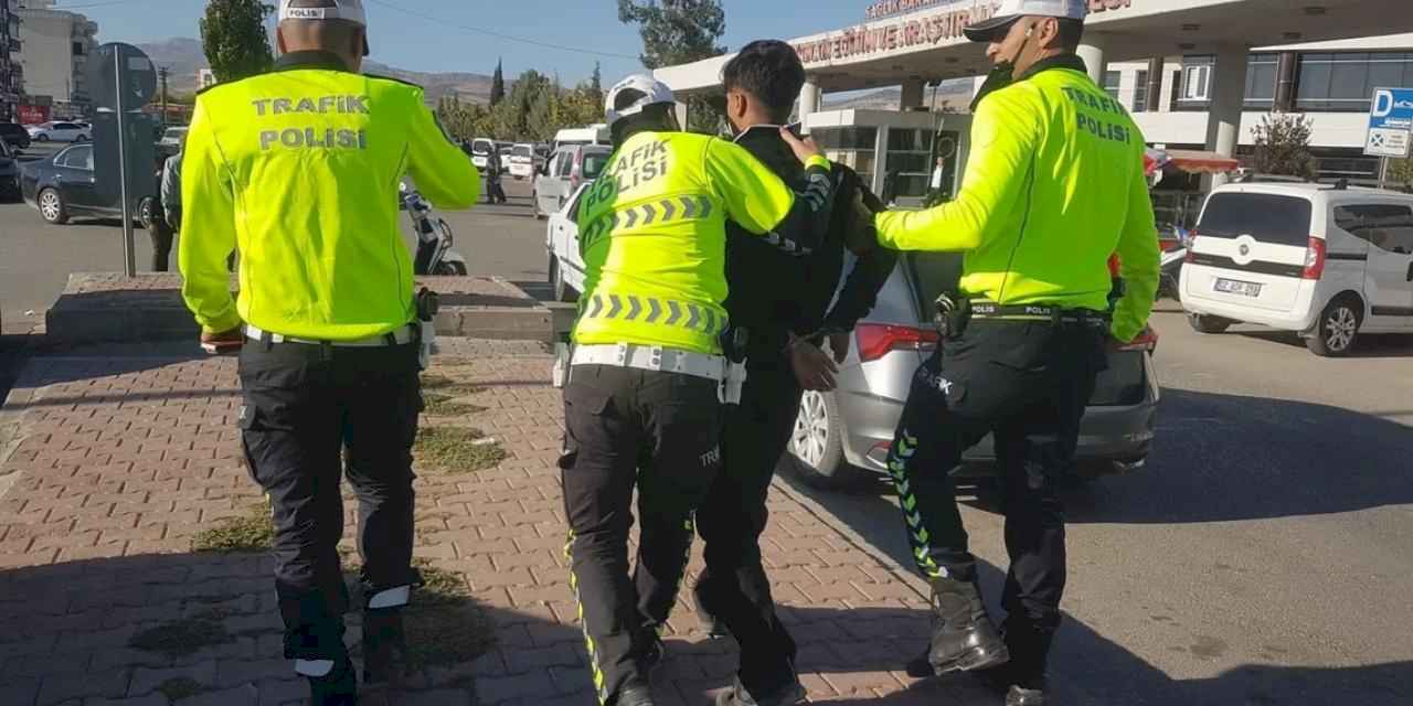 Hastane önünde dehşet: Kadın ve eşi saldırıya uğradı