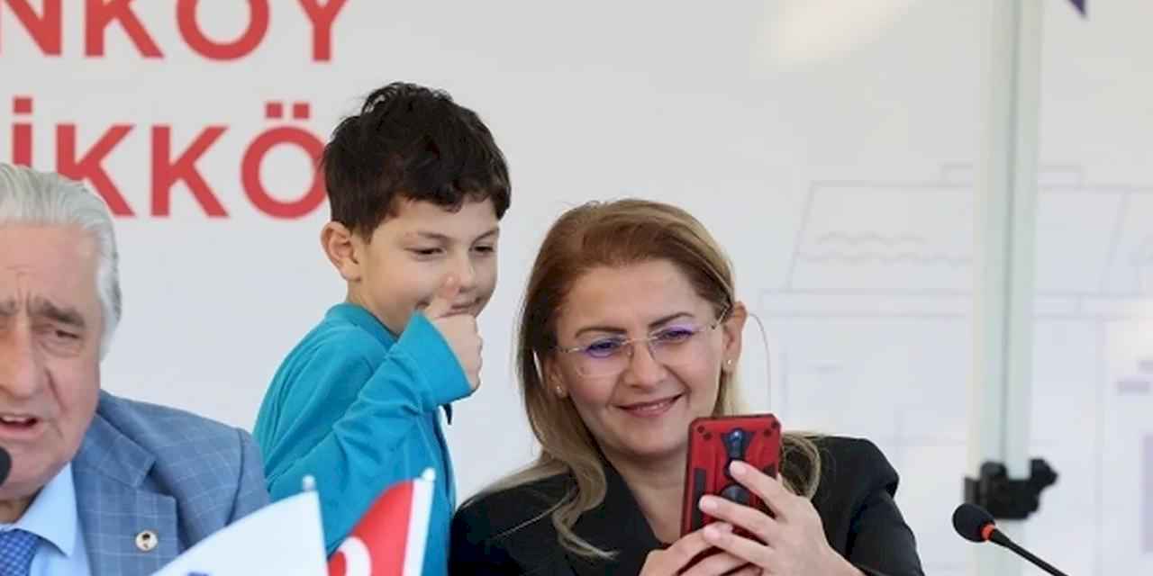 Başkan Ovalıoğlu mahallelileri dinlemeye devam ediyor