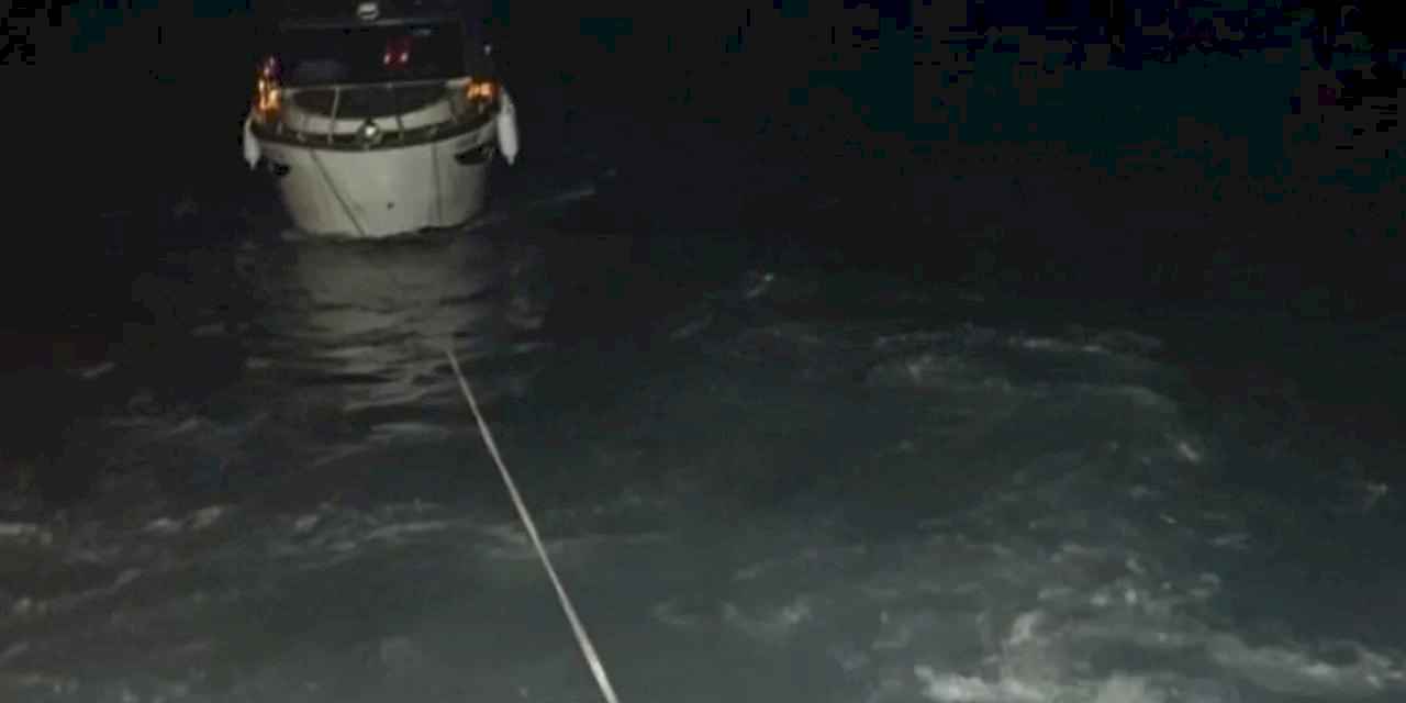 Makine arızası yapan tekne Ambarlı sahilinde sürüklendi!