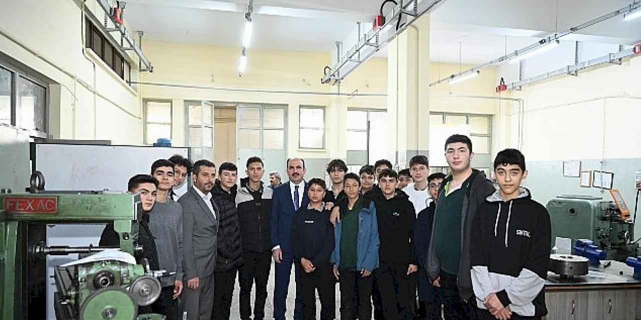 Başkan Altay, Selçuklu Mesleki ve Teknik Anadolu Lisesi Öğrencileriyle Buluştu