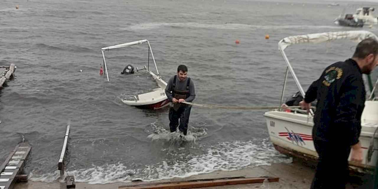 Büyükşehir batan tekneleri çıkardı