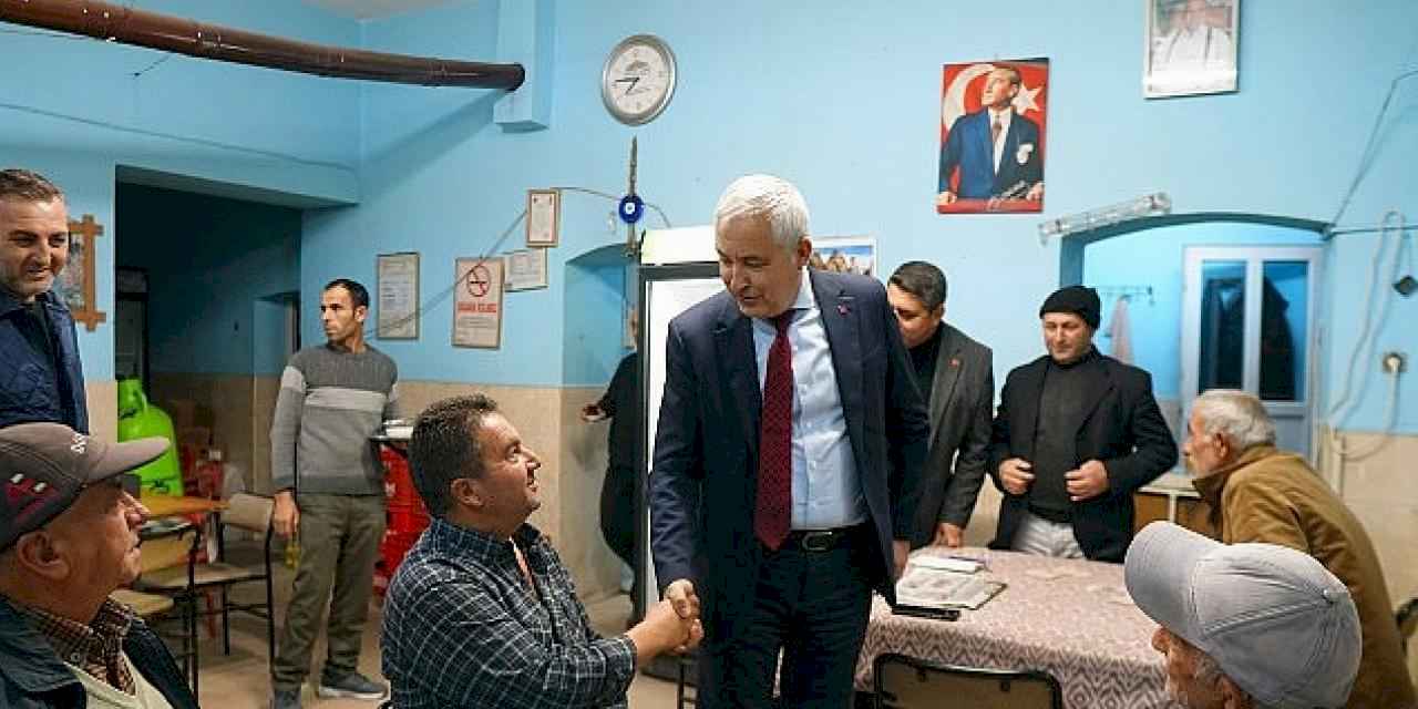 Kemalpaşa Belediye Başkanı Mehmet Türkmen, vatandaşlarla bir araya geldiği hemşehri ziyaretleri gerçekleştiriyor