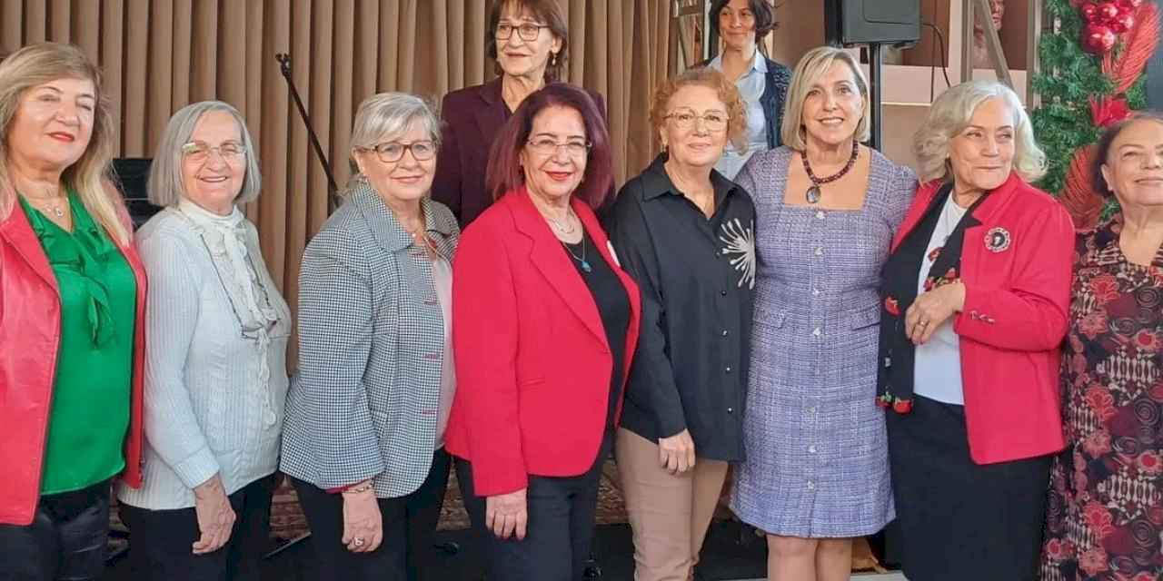 İzmir'de emekli öğretmenler buluştu