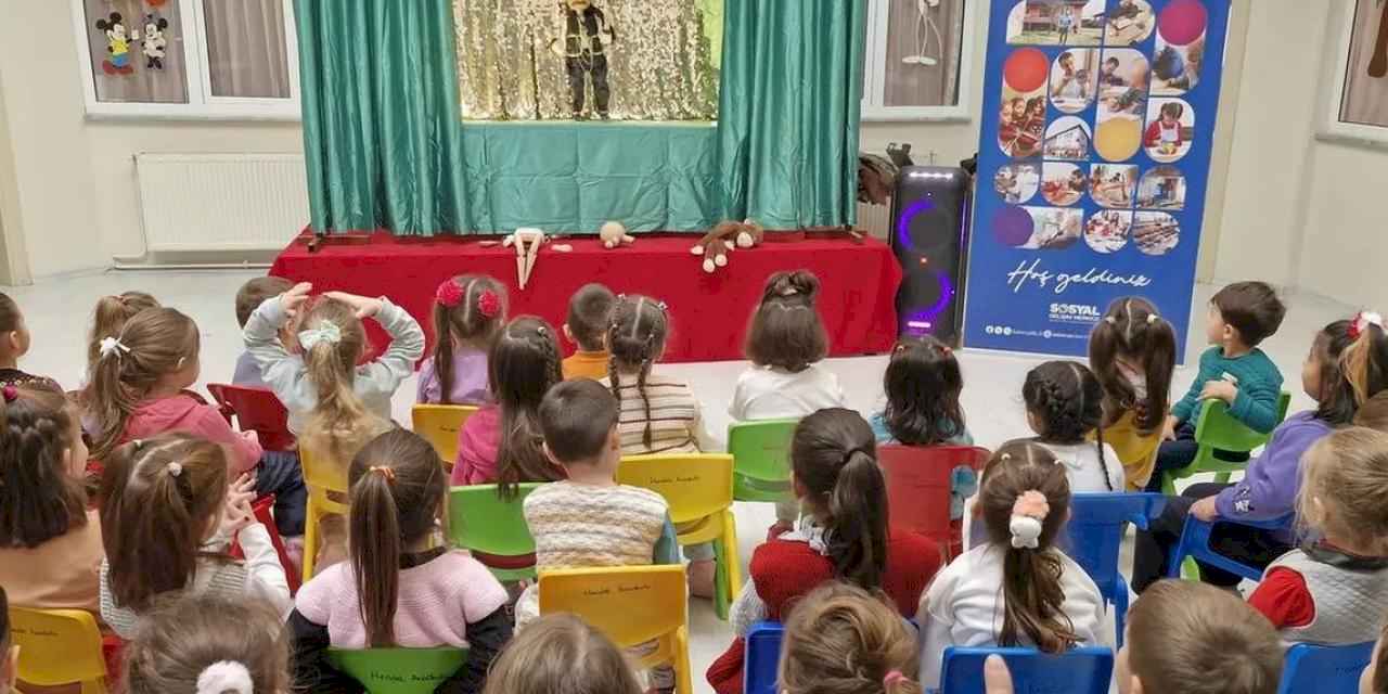 Sakarya'da 'Bir Hikâye Bin Neşe' projesiyle çocuklar mutlu