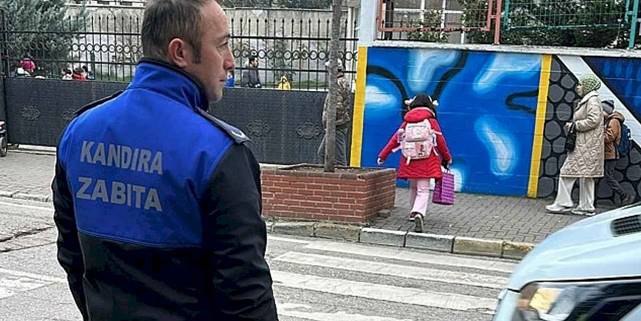 Kandıra Belediyesi Zabıta Ekipleri Öğrenci Güvenliği İçin Devrede