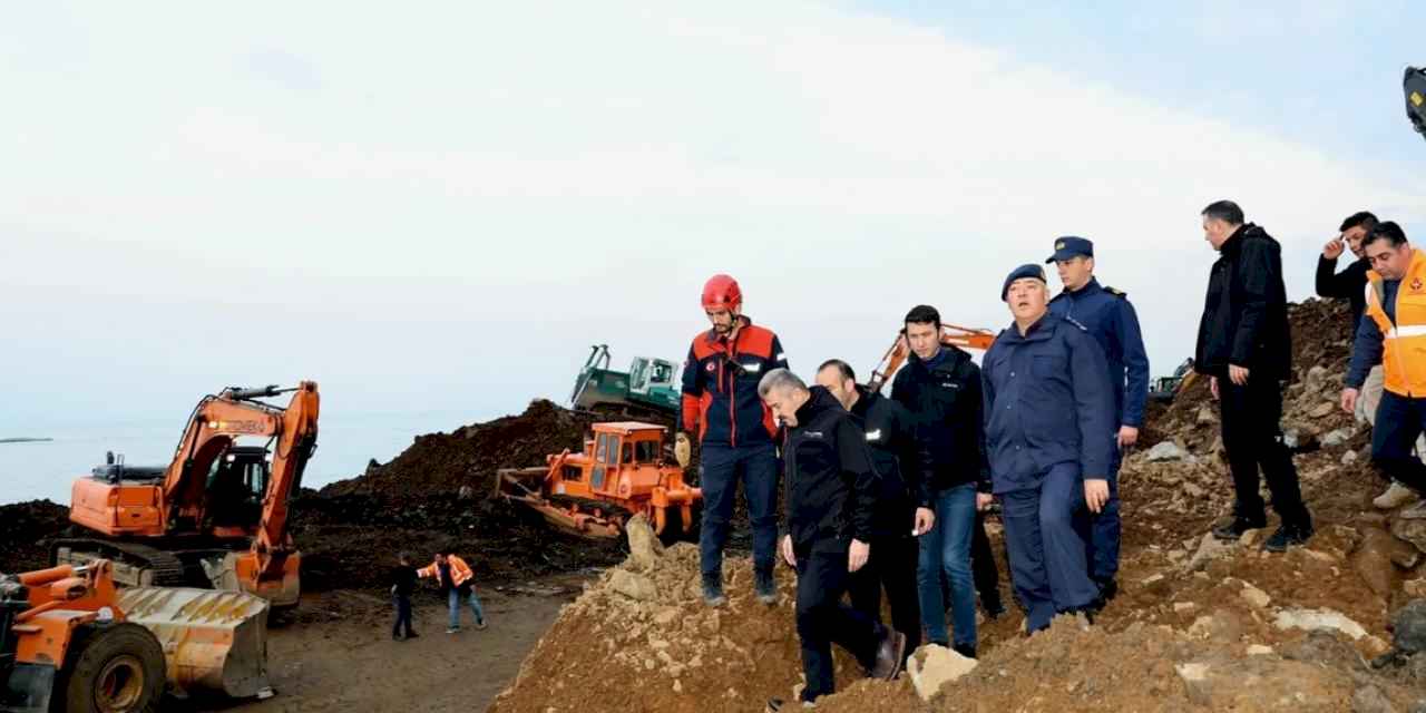 Artvin'de heyelan: Toprak altında 4 kişinin cansız bedenine ulaşıldı