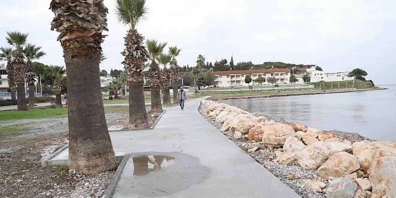 Didim Belediyesi Fen İşleri Müdürlüğü ekiplerince Sedef Koy'da bulunan yürüyüş yolu yenilendi.