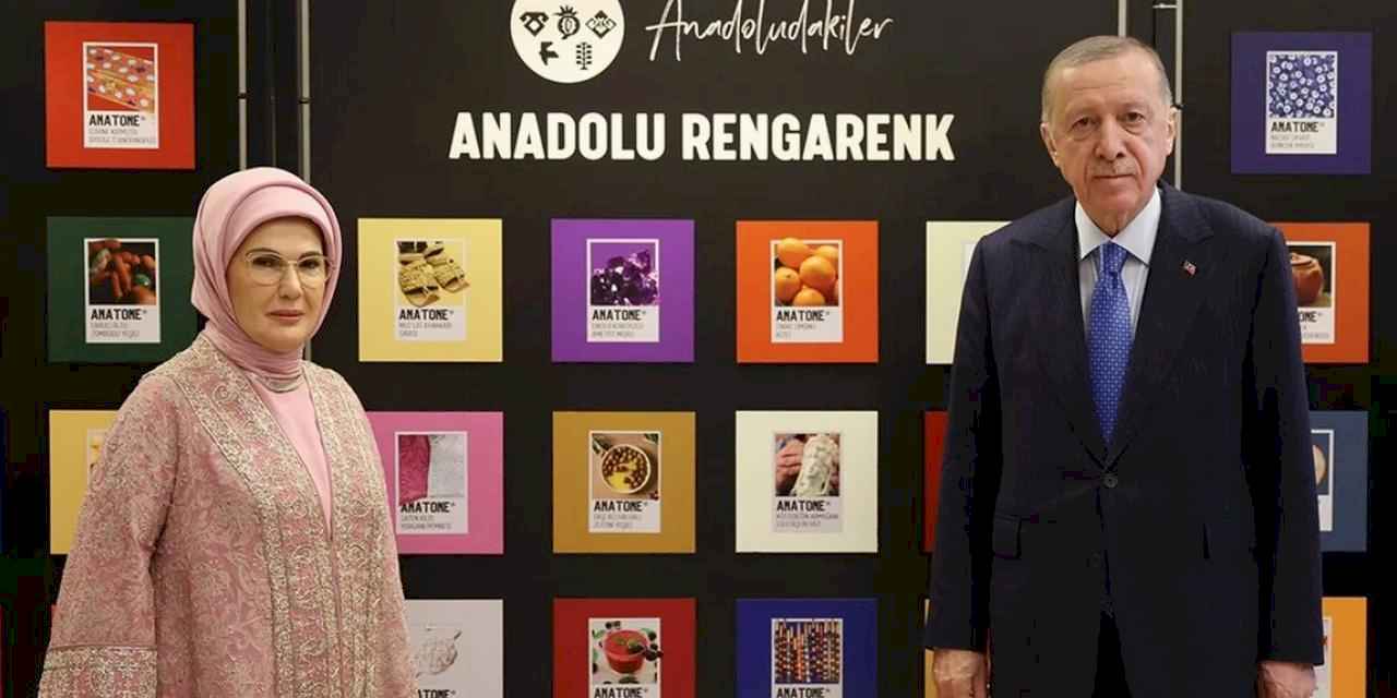 Erdoğan çiftinden 'Anadoludakiler' sergisine ziyaret