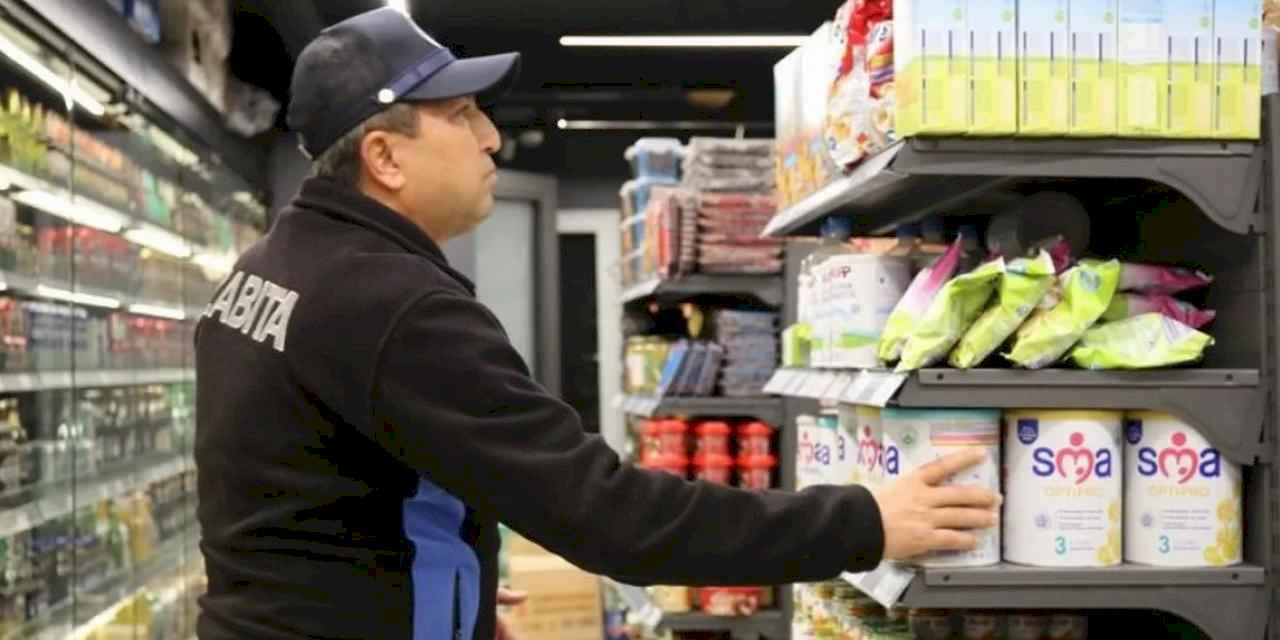 Antalya Kaş’ta zabıta ekipleri zincir marketleri denetledi