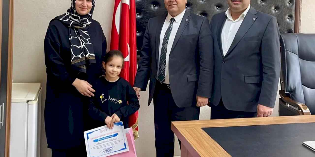 7 yaşındaki Azra Sözlük Tasarım Yarışmasında Mardin Birincisi