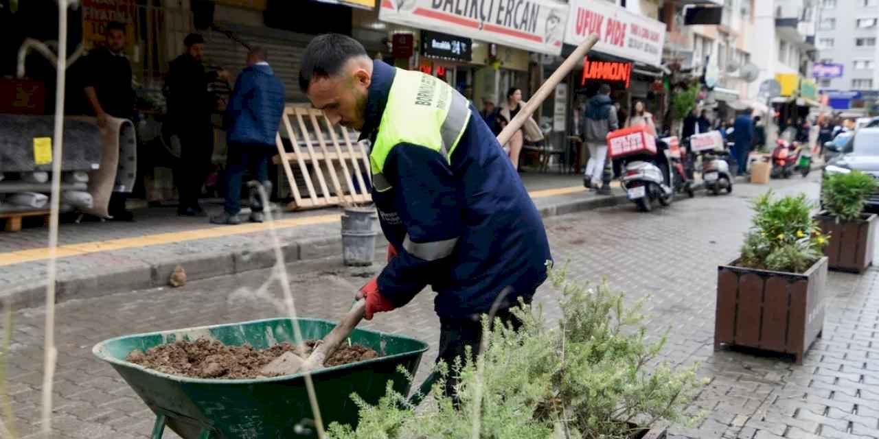 İzmir Bornova'da pazaryerine trafik düzenlemesi