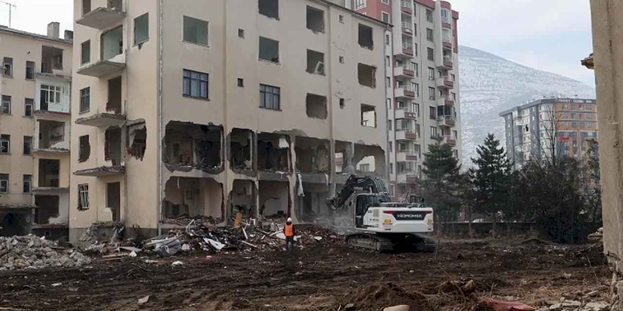 Kayseri Talas'ta yapılar sesle yıkılıyor