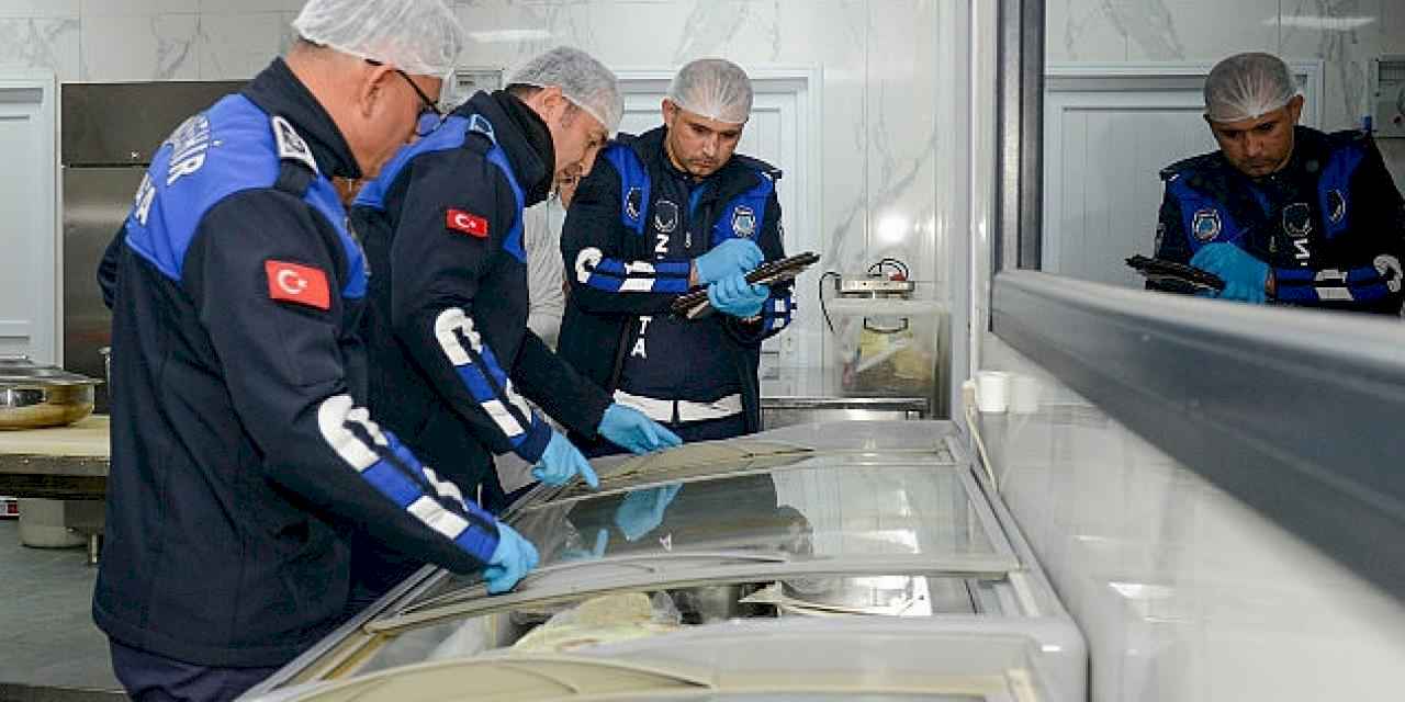 Yenişehir Belediyesi zabıtası kuruyemiş ve patiseri işletmelerini denetlendi