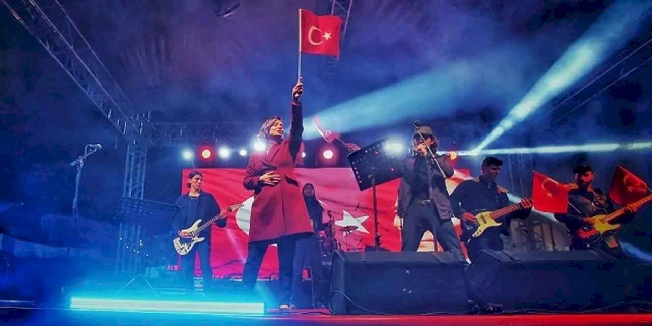 İzmir Karabağlar'da Yılbaşı Panayırı'na büyük ilgi