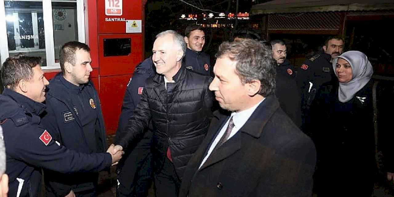 İnegöl Protokolünden Yılbaşı Gecesi Görev Yapanlara Ziyaret