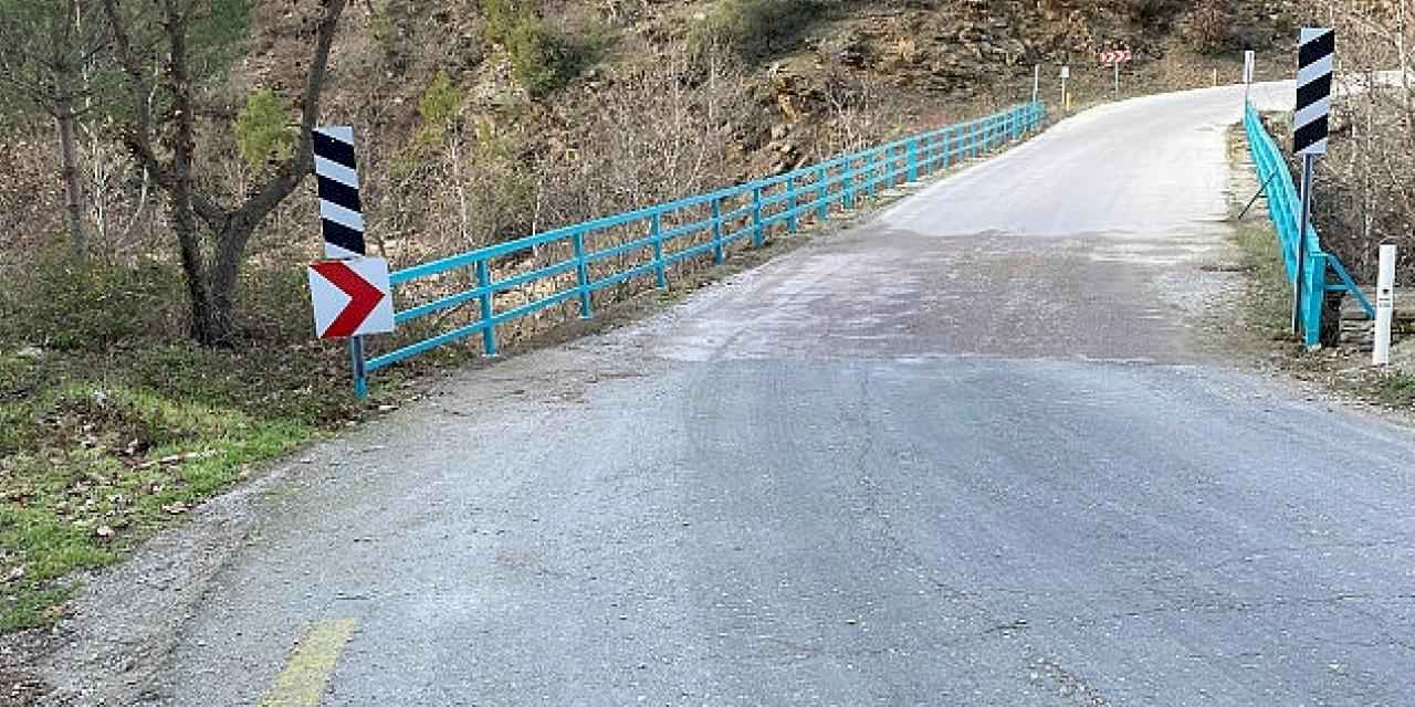 Salihli ve Alaşehir'de Köprü Korkulukları Yenilendi