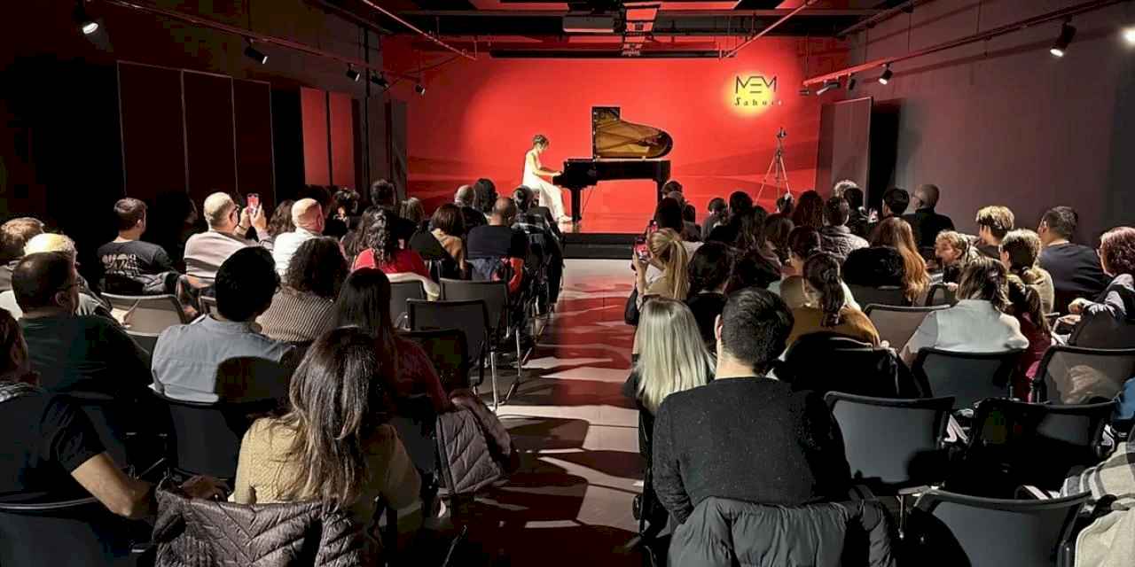 Göksu Yıldız MEM Genç Sahne’de alkışları topladı