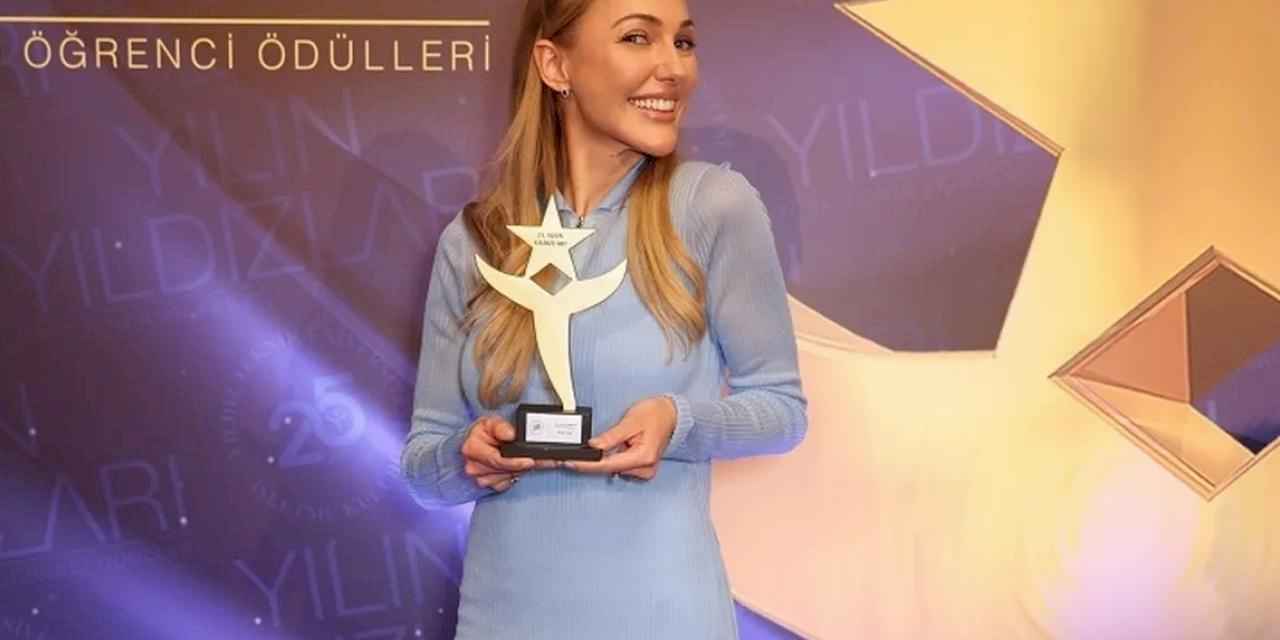 Meryem Uzerli ödülü kaptı