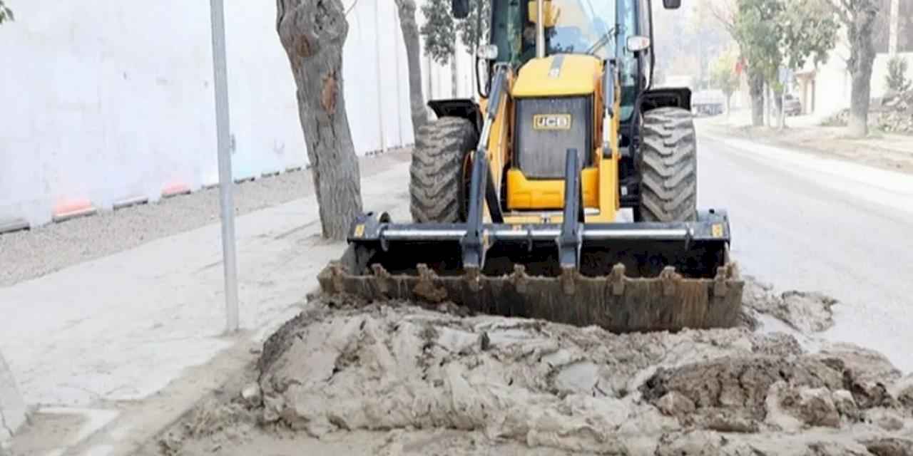 Hatay Büyükşehir yolları temizliyor