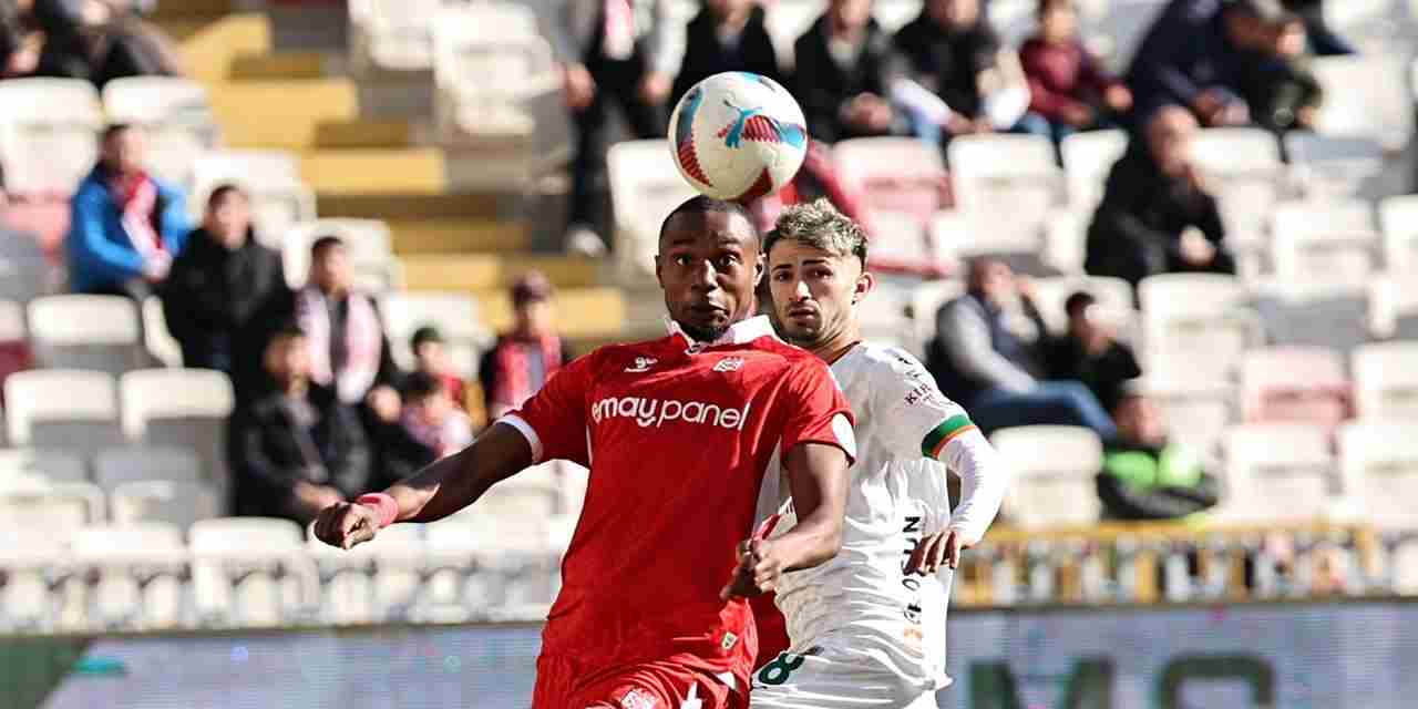 Net Global Sivasspor 1-1 Corendon Alanyaspor (Maç Sonucu) Sivas'ta puanlar paylaşıldı!