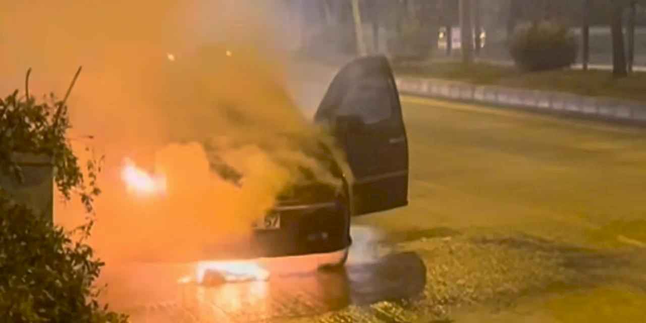 Adıyaman’da seyir halindeki otomobil alev aldı