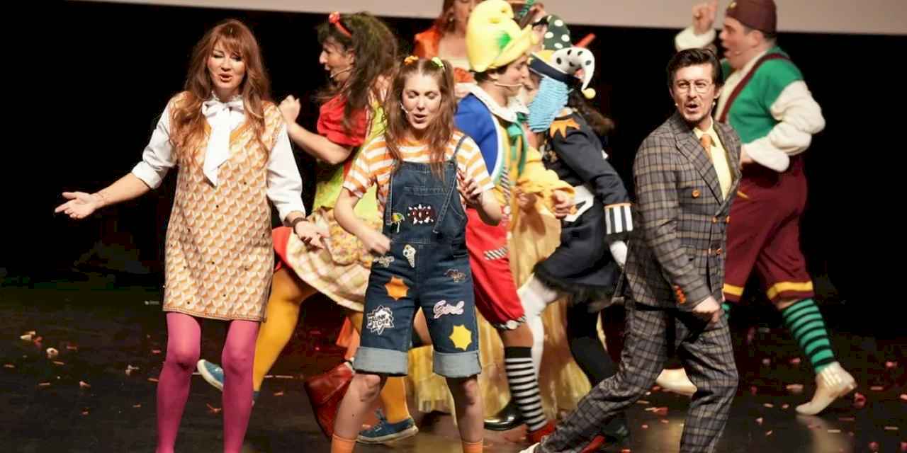 Kusursuz Dünya Müzikali'ne yoğun ilgi