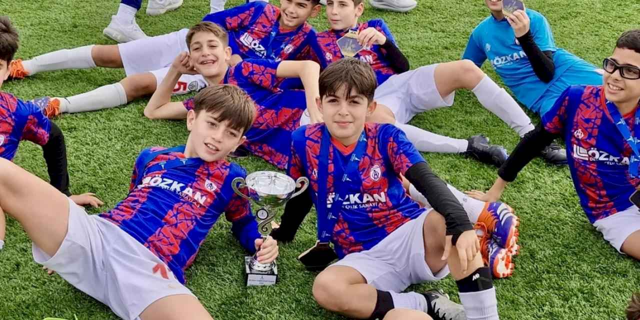 İzmir'de Cumhuriyet Kupası’nda üçüncü etap tamamlandı