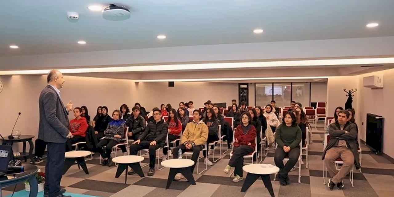 Kayseri Talas'ın Yazar Okulu'nda 'söyleşi' zamanı