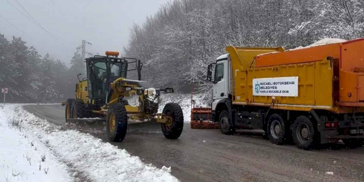 Kocaeli'de kar mesaisi sürüyor