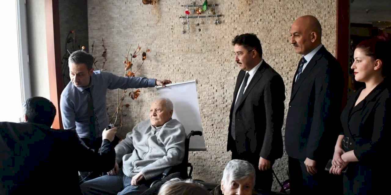 Huzurevi sakinlerine Nüfus'tan yerinde hizmet