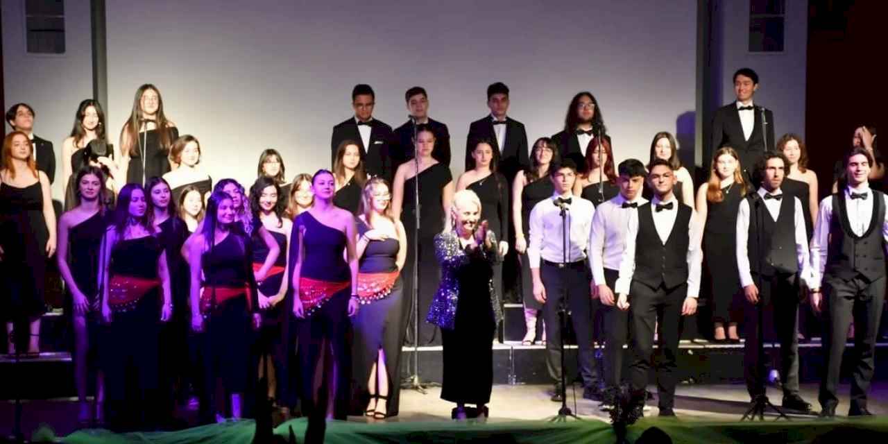 Manisa'nın 'Çok Sesli Korosu'ndan muhteşem konser