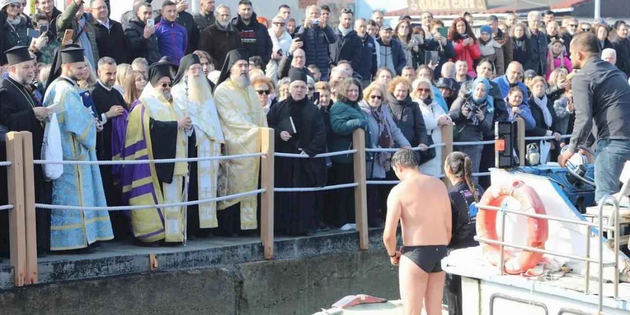 Ortodoks ve Rum cemaati Mudanya Tirilye'de denizden haç çıkarttı!