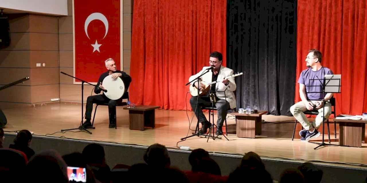 İzmir Çiğli’de şiir ve türkü rüzgarı esti