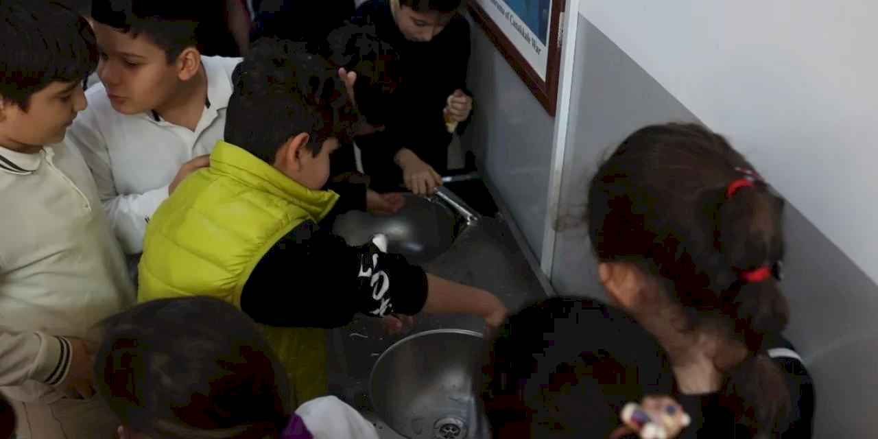 İstanbul Bakırköy'de devlet okullarına su arıtma cihazı