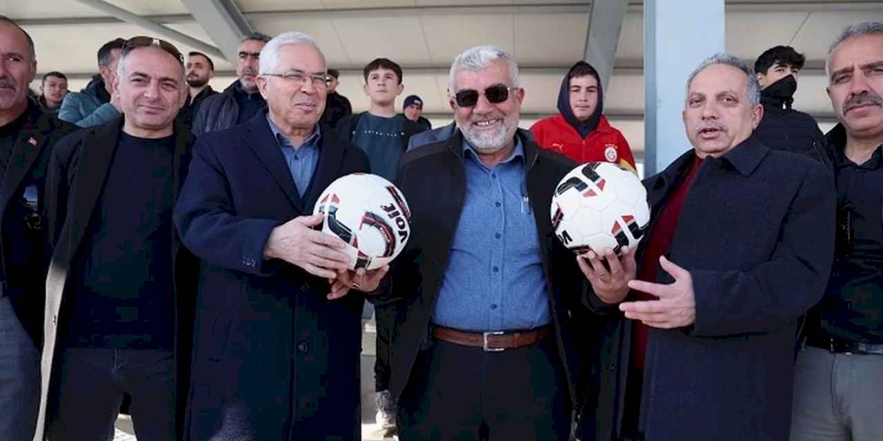 Kayseri Talas protokolünden turnuvaya destek