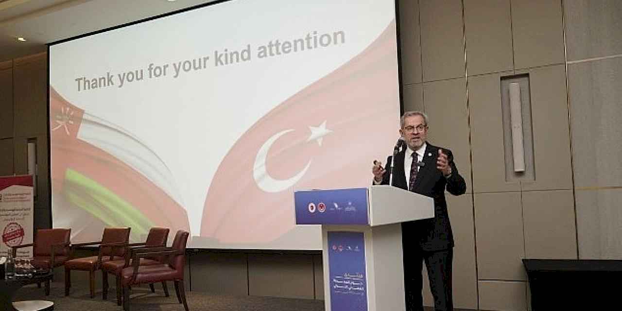 Rektör Ünüvar, Türkiye-Umman Bilgi Diyaloğu Sempozyumu'nda Türkiye'nin Sağlıktaki Başarı Hikayesini Anlattı