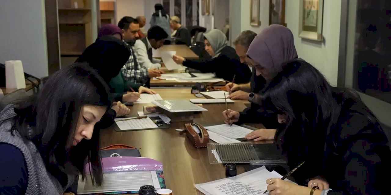 Kaligrafi ile her satır sanat eserine dönüşüyor