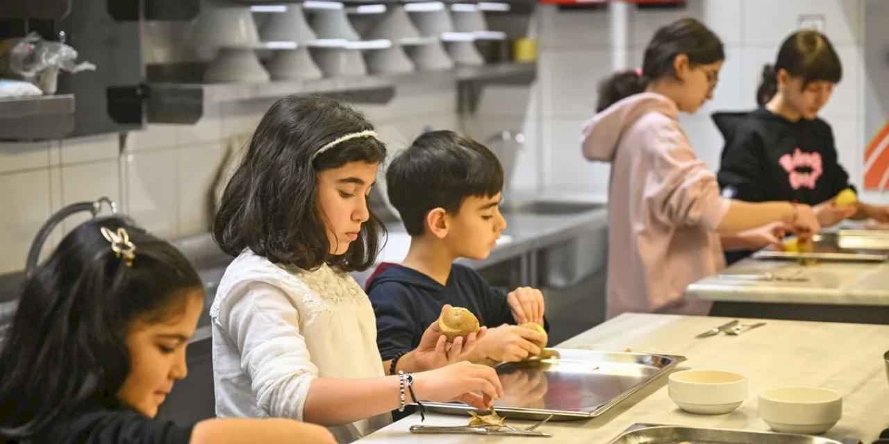 İzmir Bornova'da minik şefler iş başında