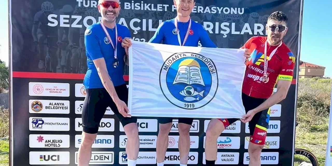 Mudanyalı bisikletçilerden 3 günde 4 madalya