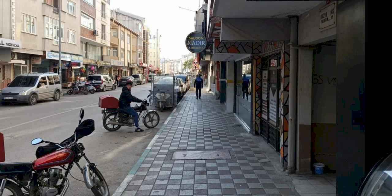 Bursa Karacabey’de kaldırım işgalleri son buldu