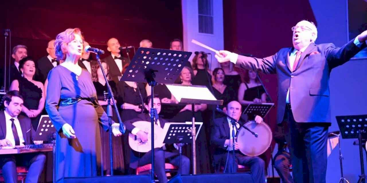 Manisa'da Selim Öztaş korosundan unutulmaz gece