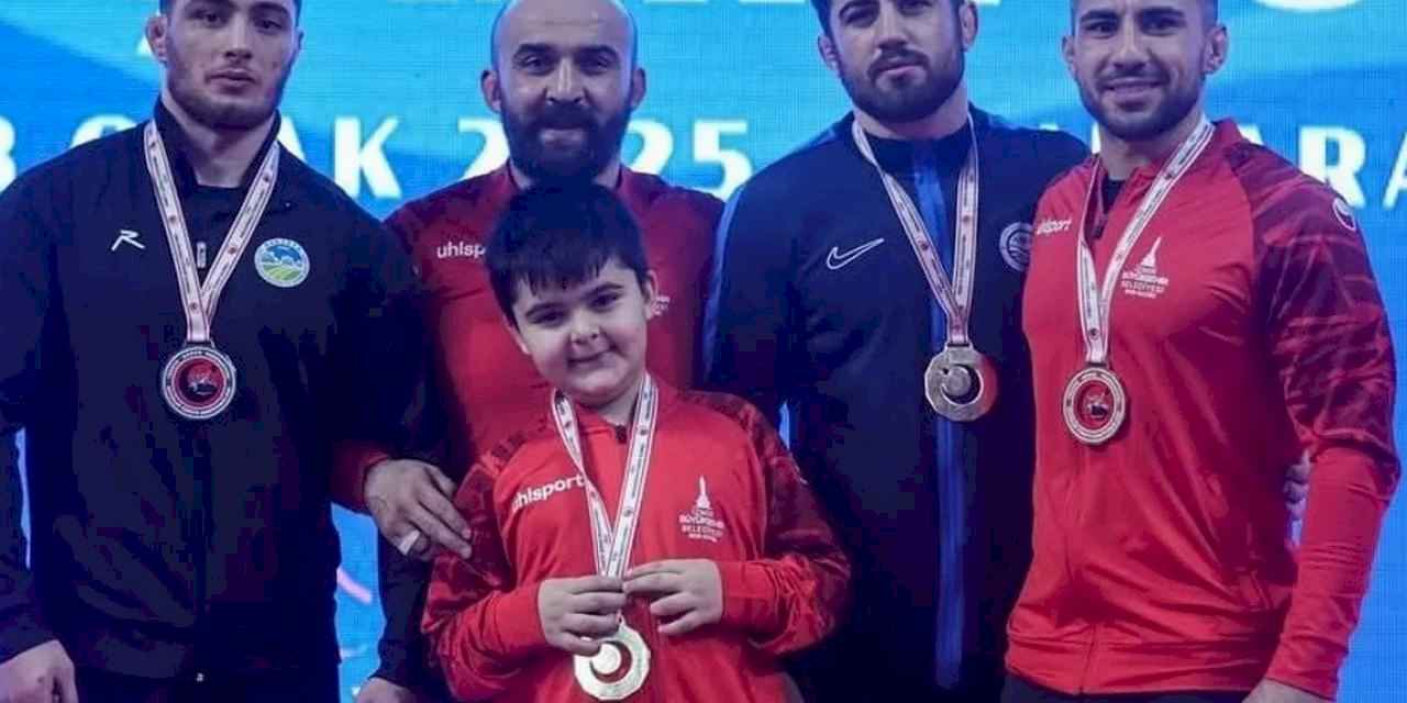 Ankara’dan Sakarya'ya gümüş madalyayla döndü