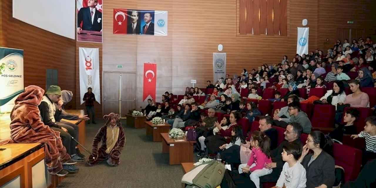 Kayseri Talas'ta çocuklar 'Maharetli Ayı'yla eğlendi