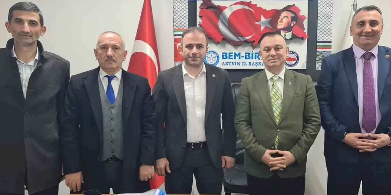 AK Parti Hopa ve Kemalpaşa'dan BEM-BİR-SEN'e ziyaret