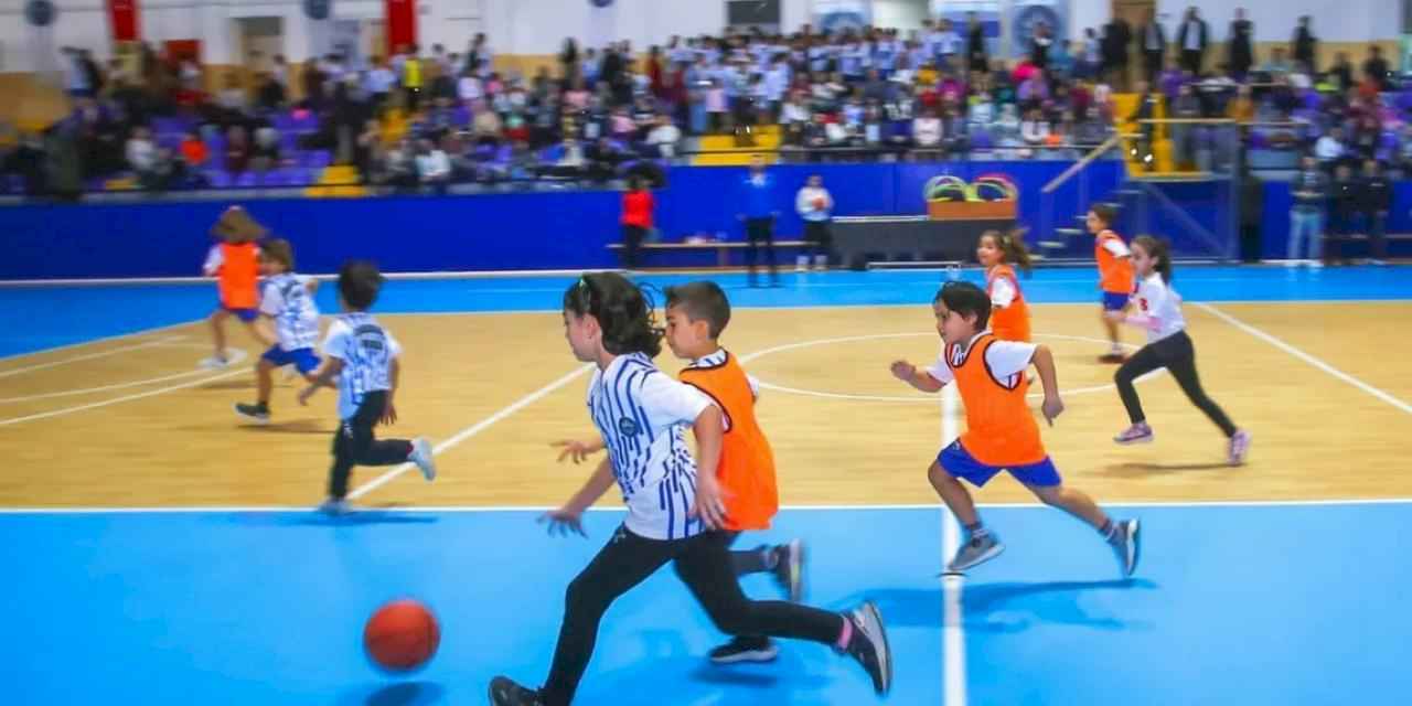 İzmir Karabağlar'da 850 minik sporcudan coşkulu sömestr