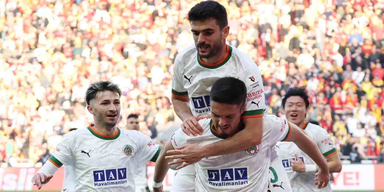 Göztepe 0-1 Corendon Alanyaspor (Maç Sonucu) Göztepe'ye Alanya Şoku!