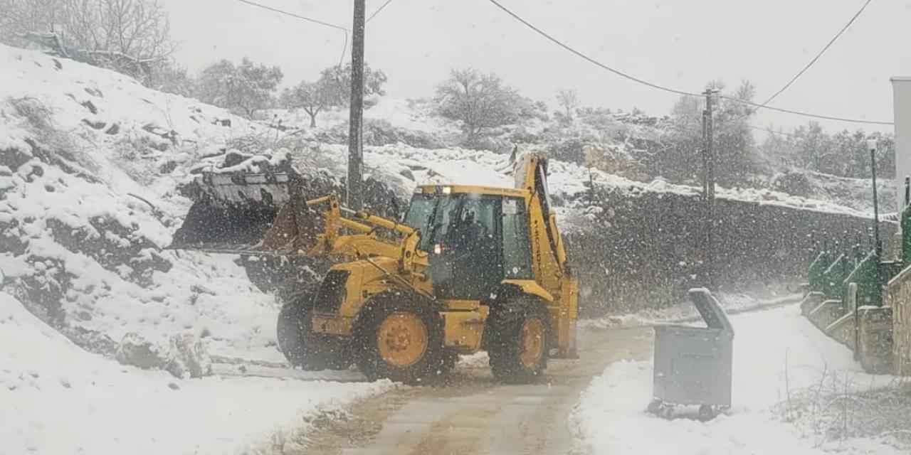 Bursa Mudanya'nın yüksek kesimlerinde kar mesaisi