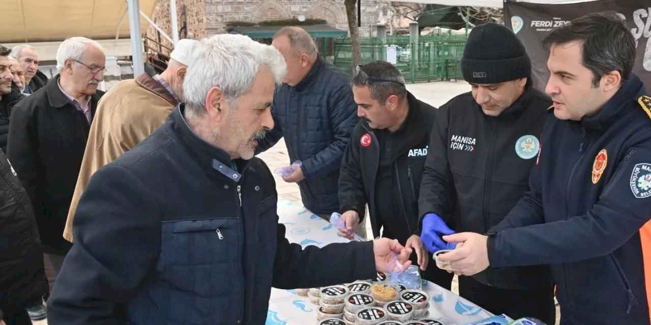 Manisa'da depremde hayatını kaybedenler anıldı